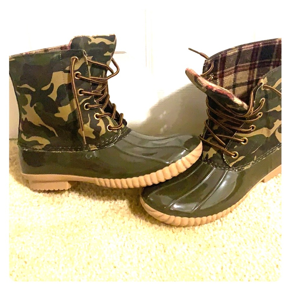 Camo rain booties